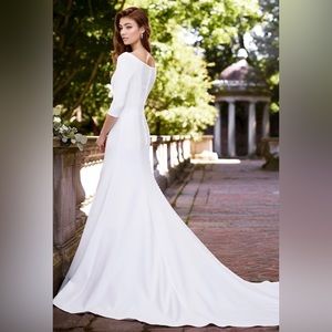 Martin Thornburg
119255 “Naomi” Wedding Gown